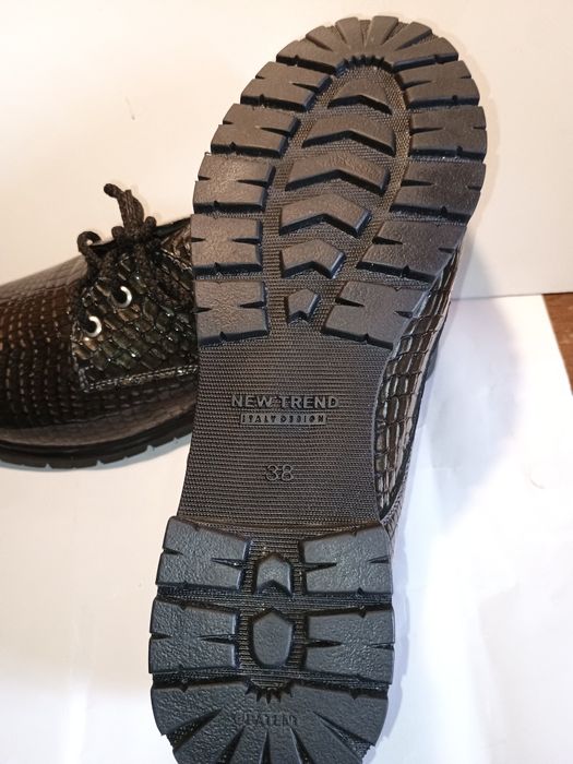 Женские лаковые туфли