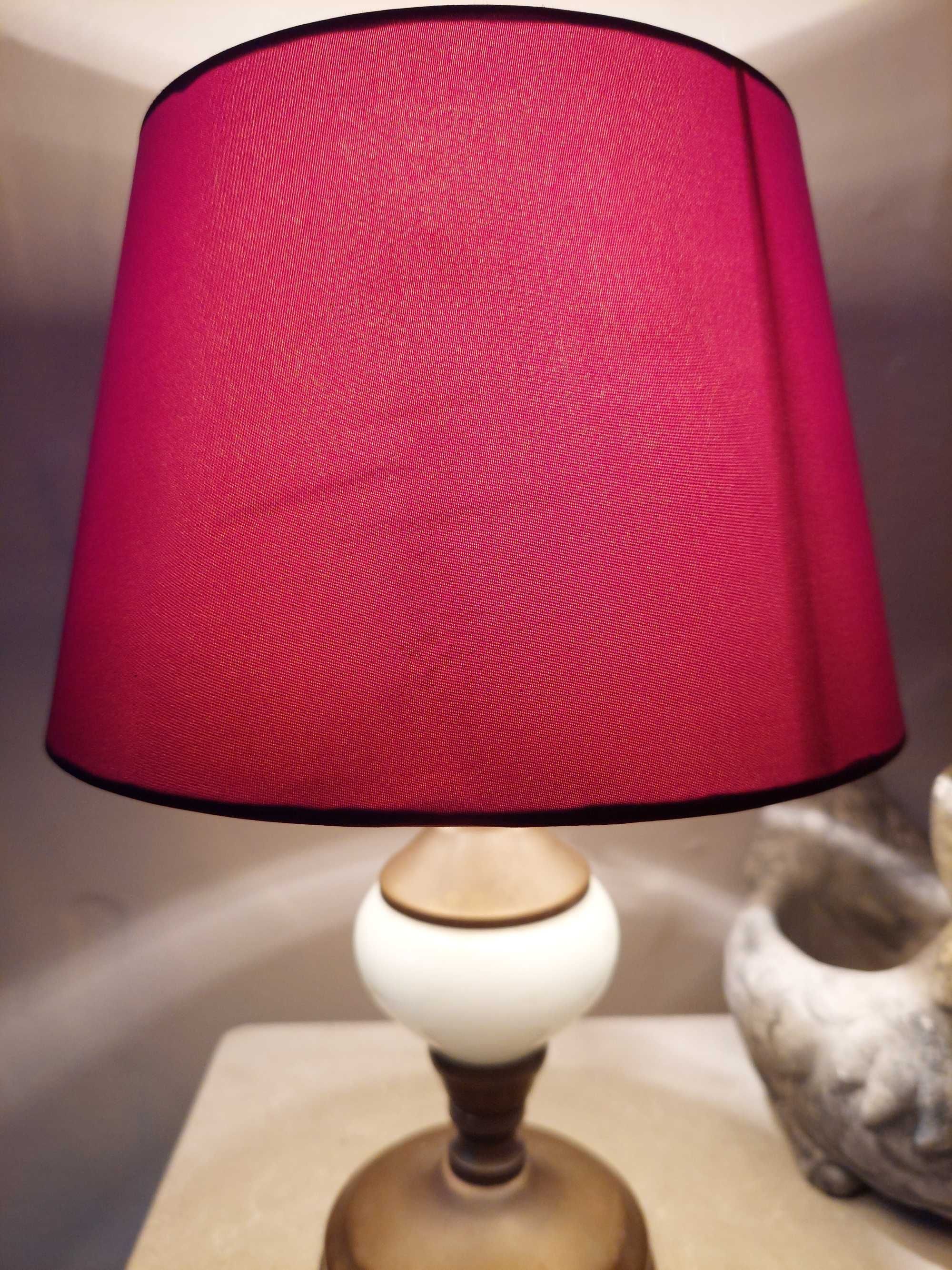 Lampka nocna z abażurem-piękna rzecz.
