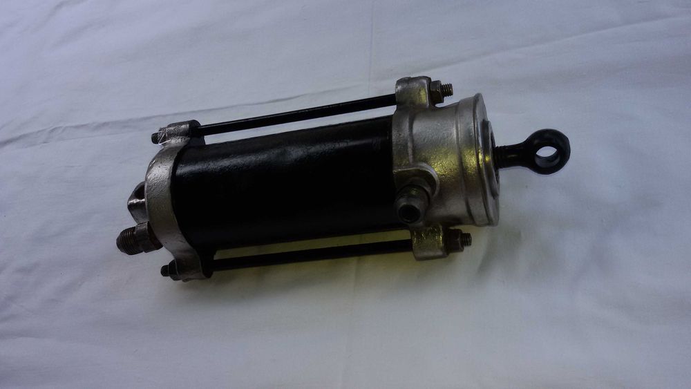 Пневмоцылиндр дверей автобуса.