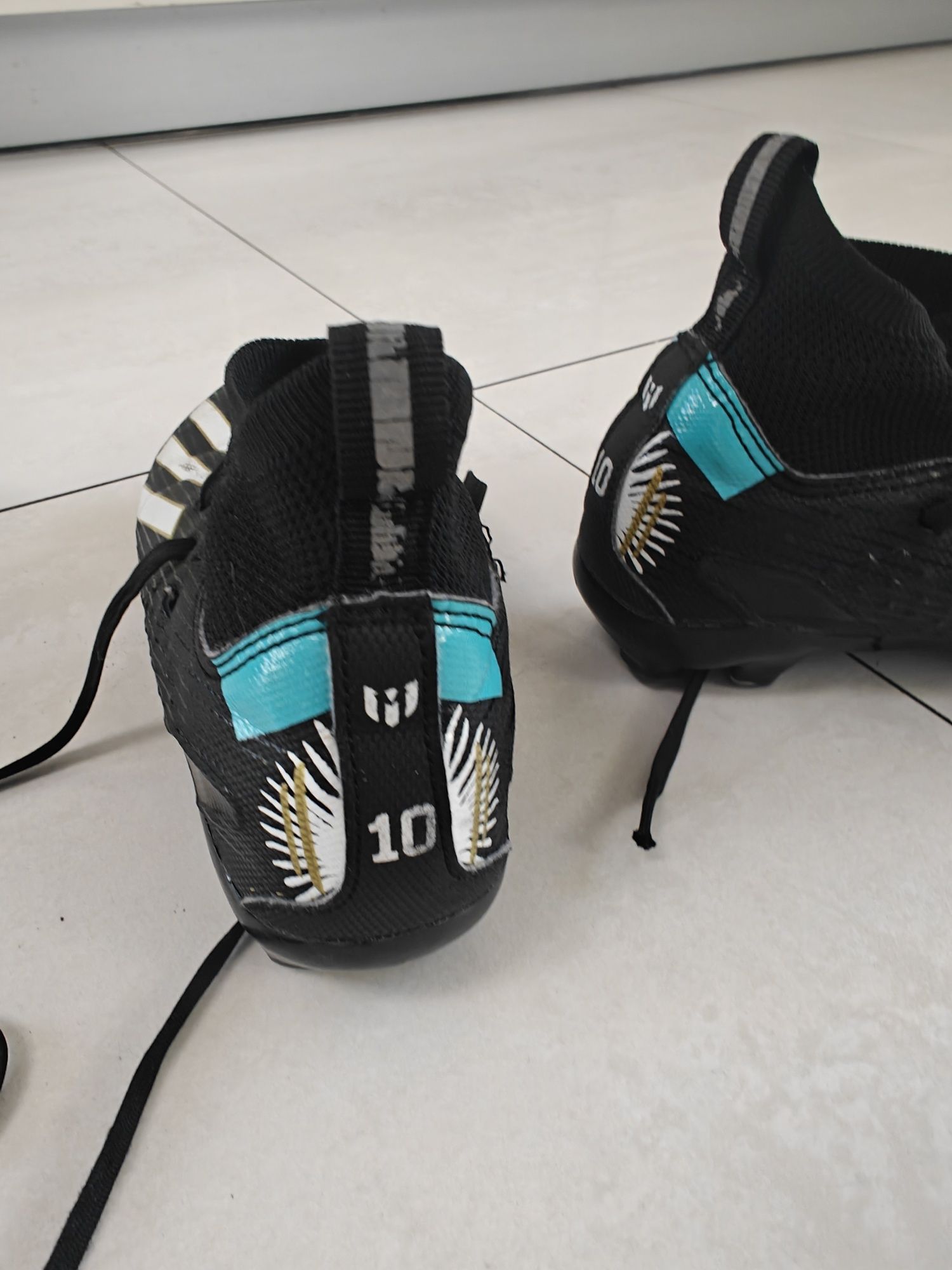 Buty do piłki nożnej korki rozm. 35