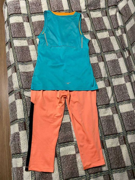 Костюм комплект для спорта фитнеса майка с поддержкой груди бриджи топ