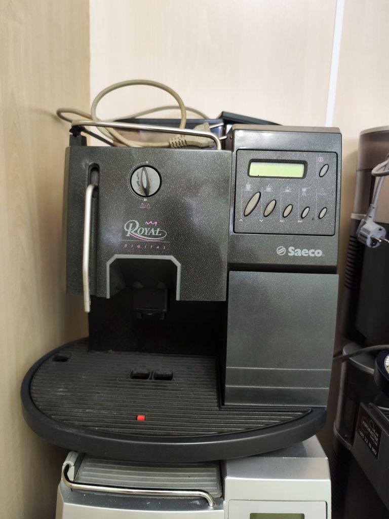 Кофемашина Saeco Delonghi Phillips