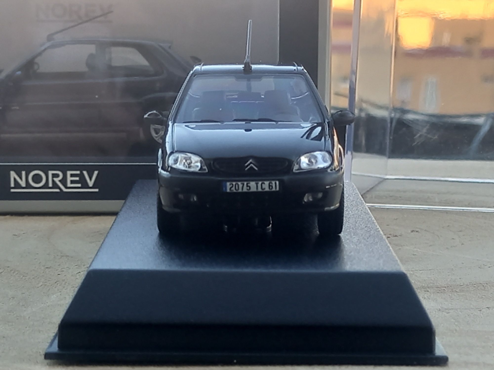 Norev Citroën Saxo escala 1/43 (preto, novo)