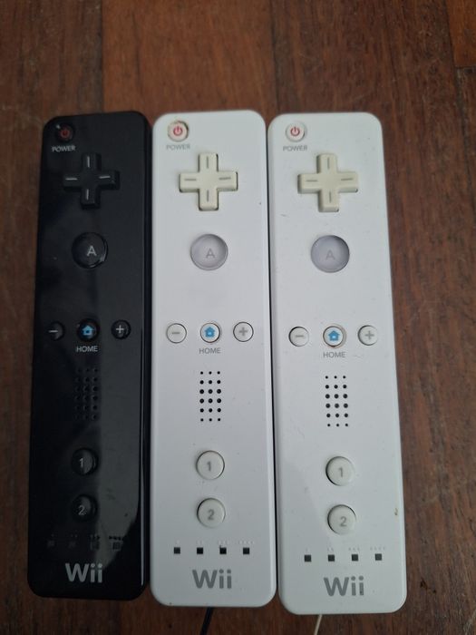 Wii remote brancos e preto