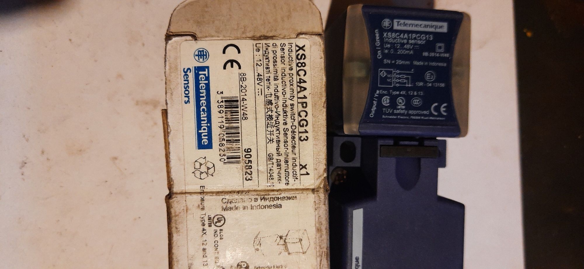 Wyprzedaż garażowa nowych elektrycznych rzeczy