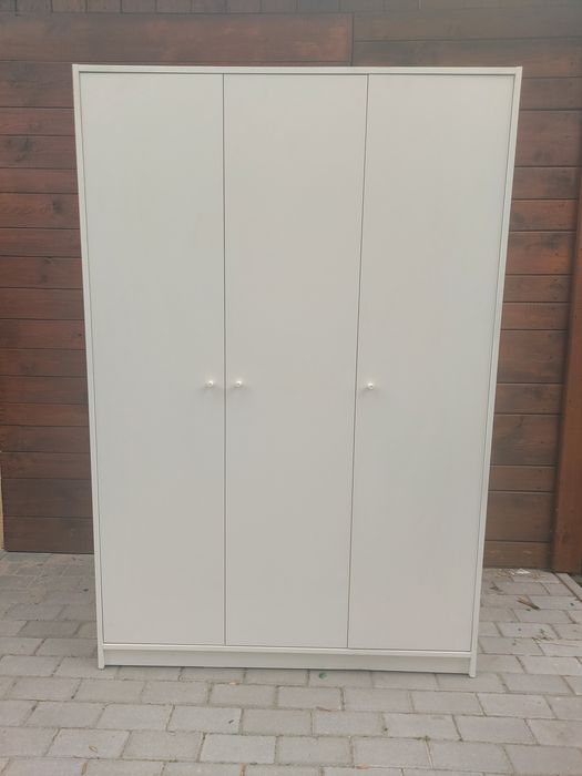 Sprzedam białą  szafę