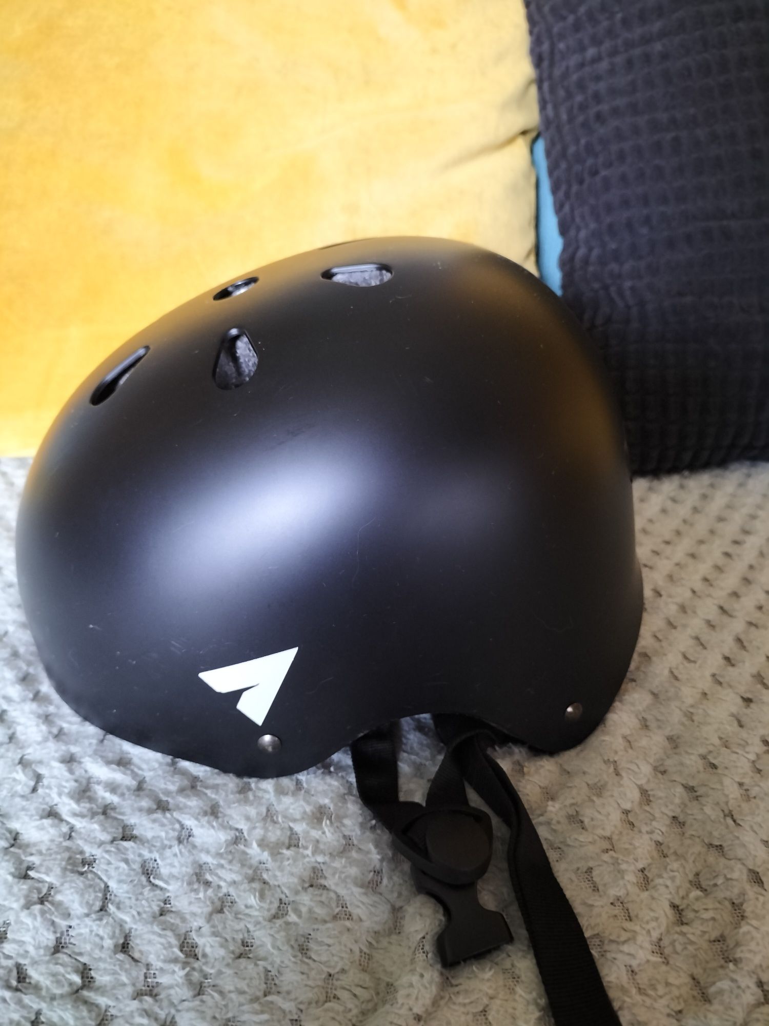 Kask na rower czarny