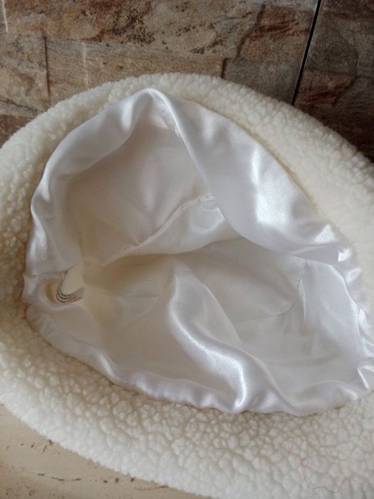 Śliczny polarkowy kapelusik 4-7 lat