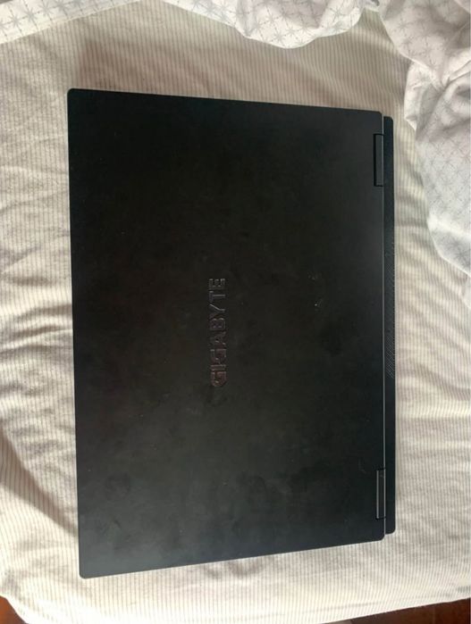 Portátil Gigabyte Gaming A16 CWH (2025) CTHI3PT894SD Black Steel