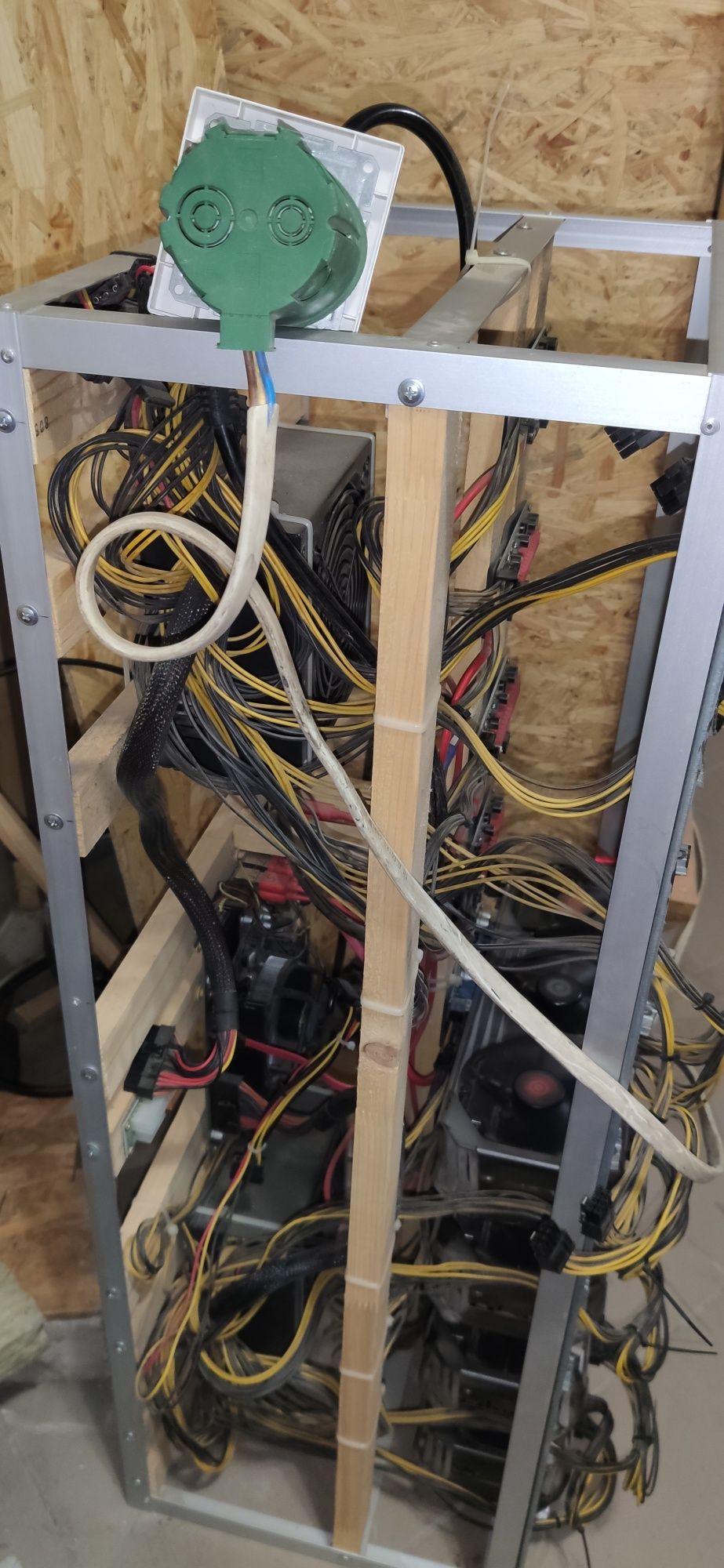 майнинг ферма, тушка материнка BTC B250 Celeron G3900, райзера, корпус