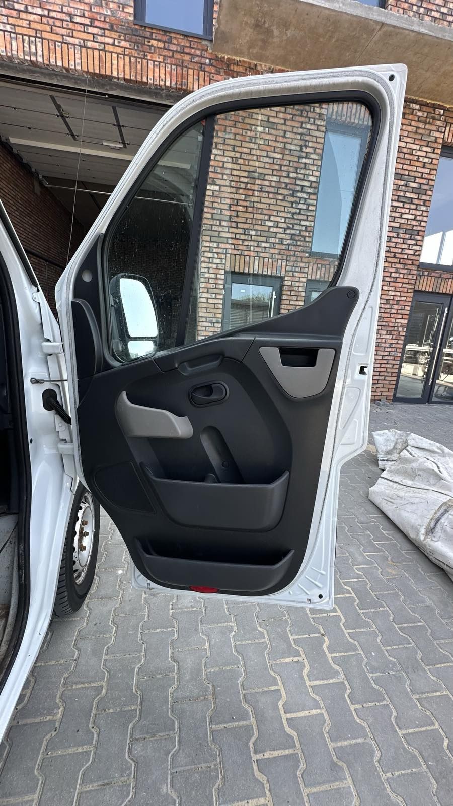 Двері в зборі ліві та праві на Renault Master