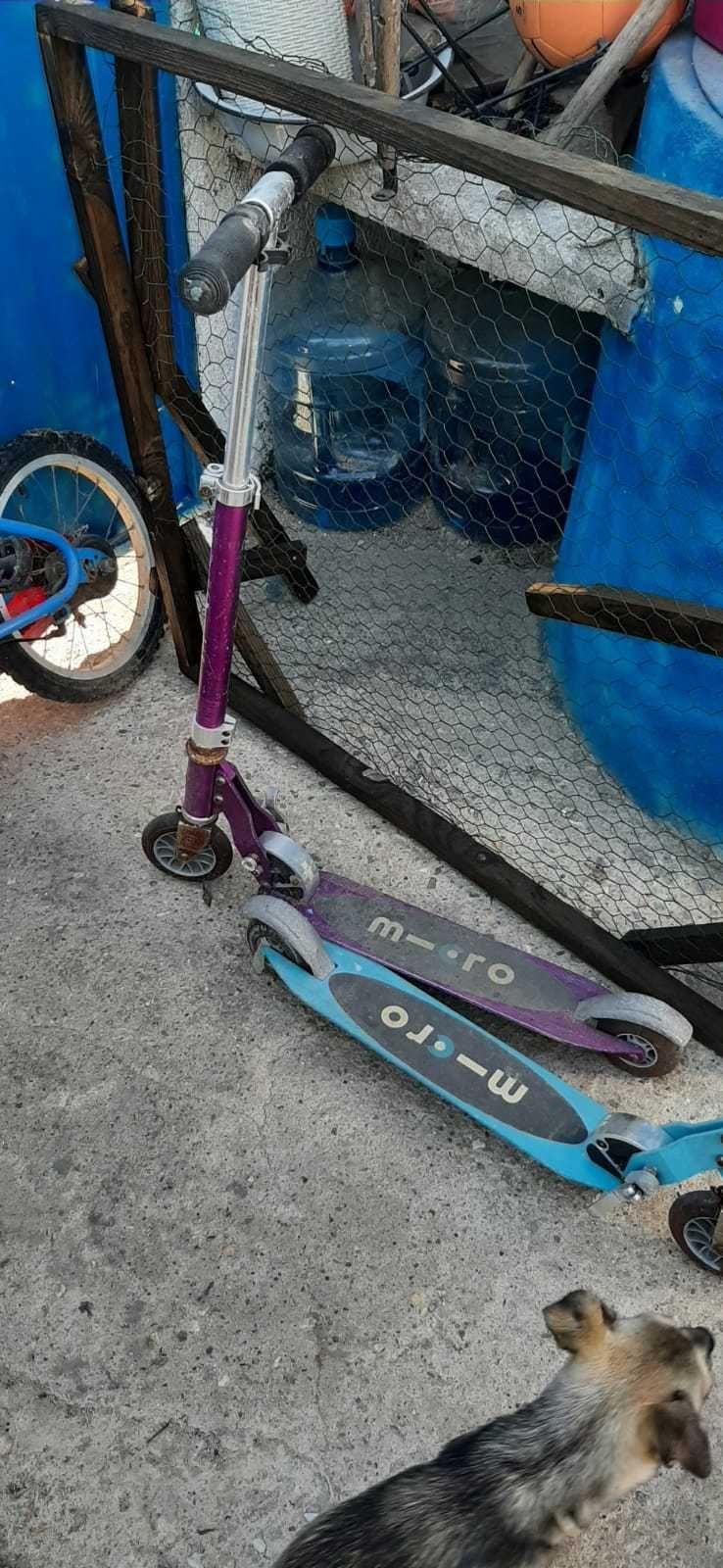 Trotinettes roxo e azul usadas 3€ cada uma