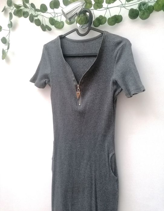 Vestido Cinzento Justo