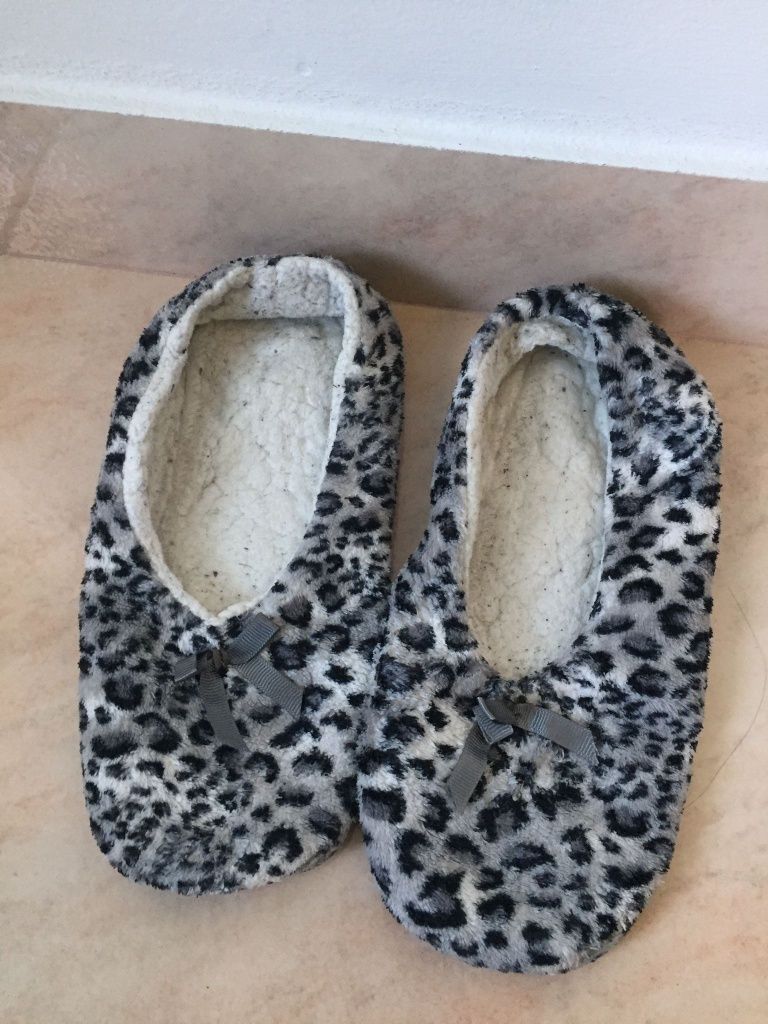 Pantufas padrão tigresa cinzento