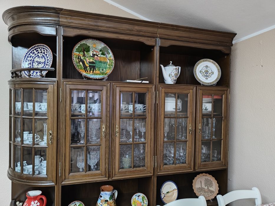 Estante madeira com vitrine 4 módulos.