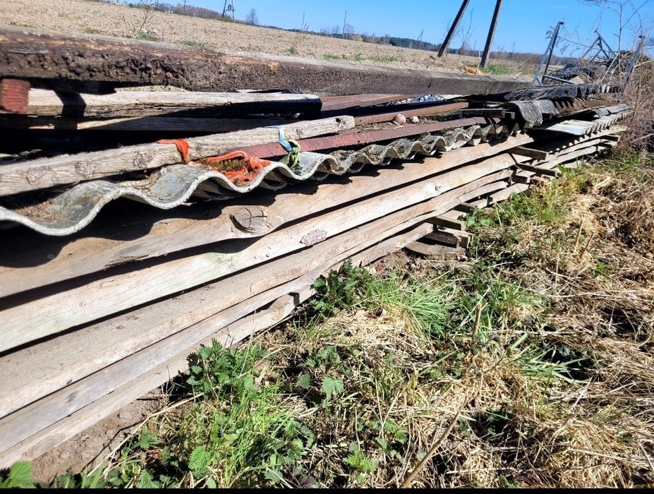 Deski widoczne na zdjęciu okolo 1m szescienny