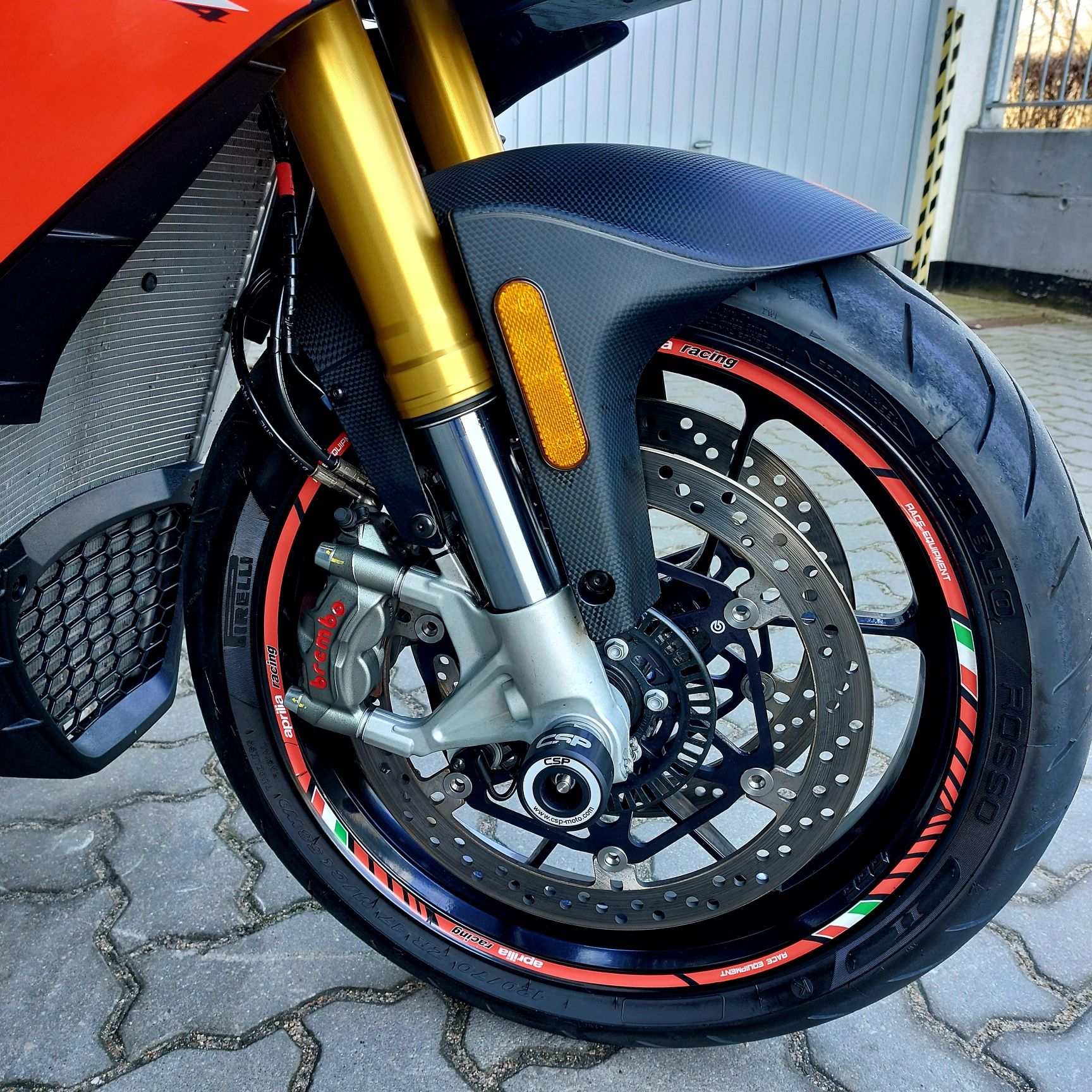 Aprilia tuono v4 1100 Salon PL