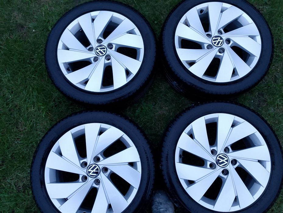 VW golf 8  225/45 R17