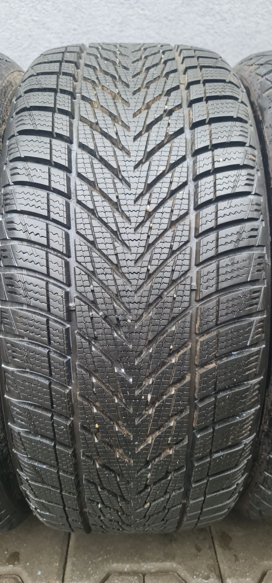 225/40/18 Goodyear