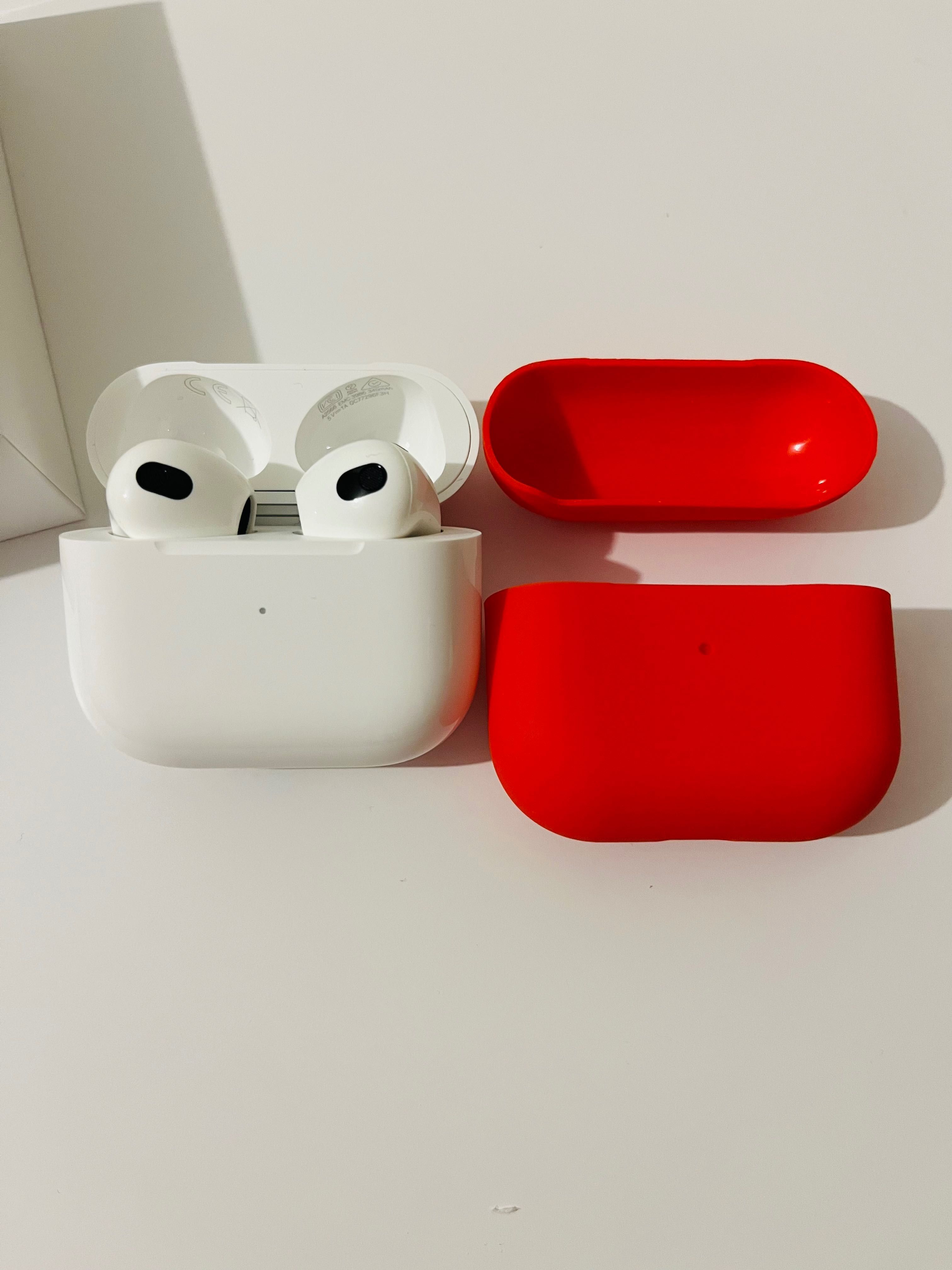 Продам наушники AirPods 3