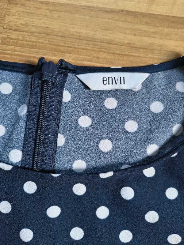 Bluzka w groszki z baskinką M Envii