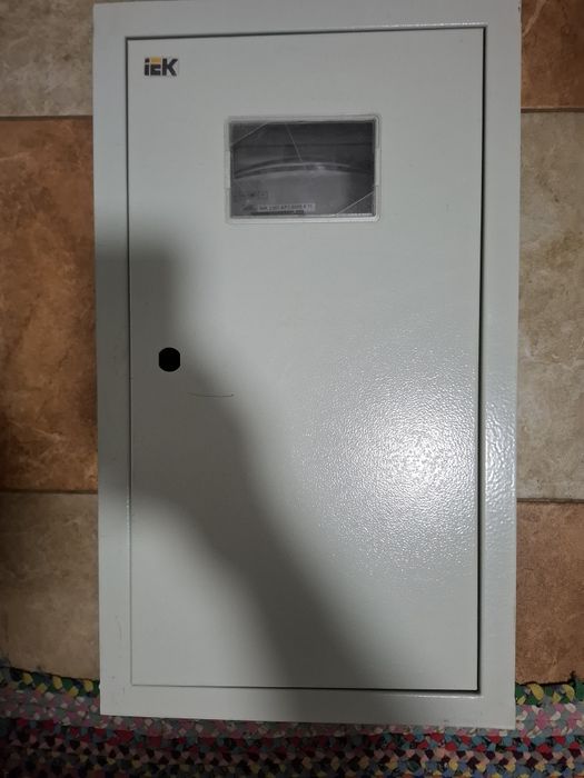 Трехфазный счетчик с автоматом в щитке