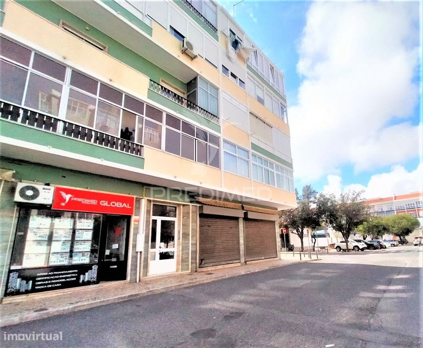 Loja | Damaia de Cima