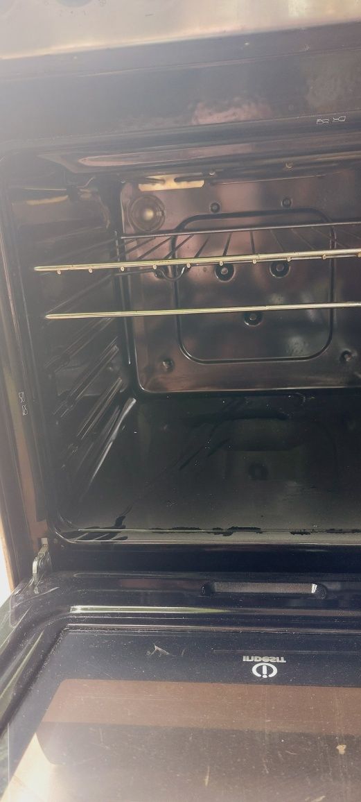 Kuchenka gazowo-elektryczna wolnostojąca INDESIT i okap