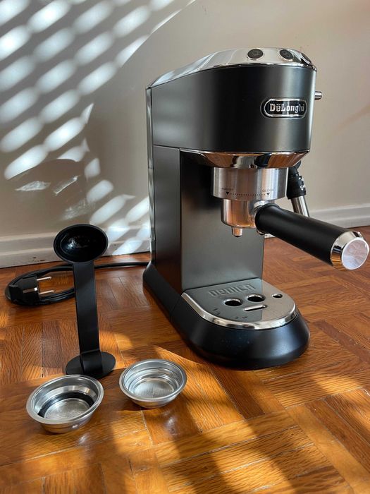Máquina Café Delonghi Dedica Preta - como nova!