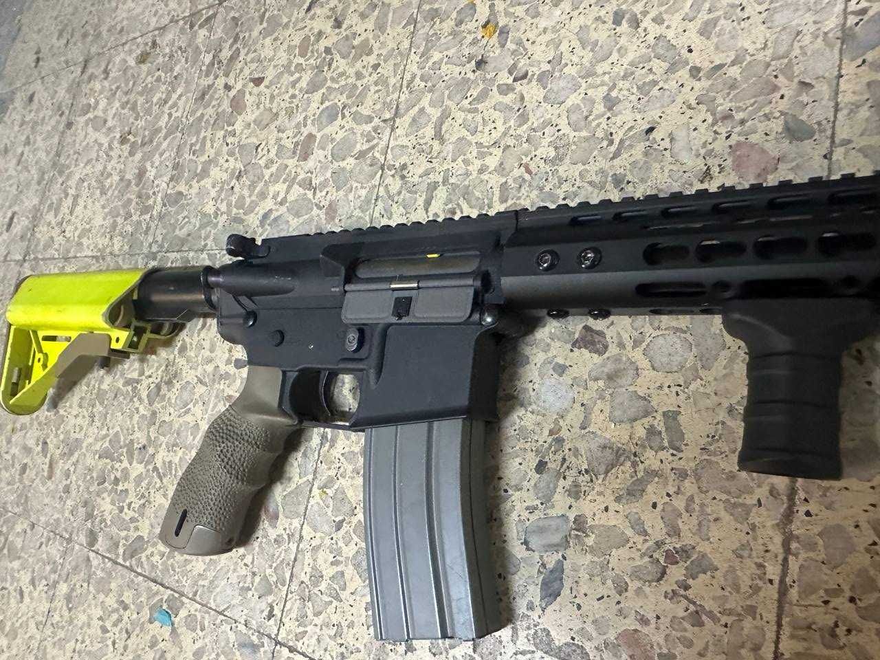 réplica M4 Lancer Tactical preparada para BBs 0.36g airsoft.