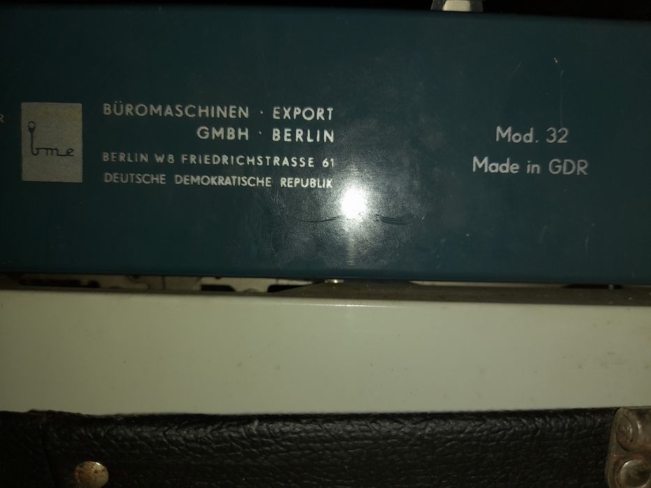 Vendo Máquina de escrever Erika 32 em excelente estado