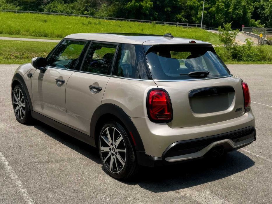 MINI Cooper S 5-Door Hatchback      2022
