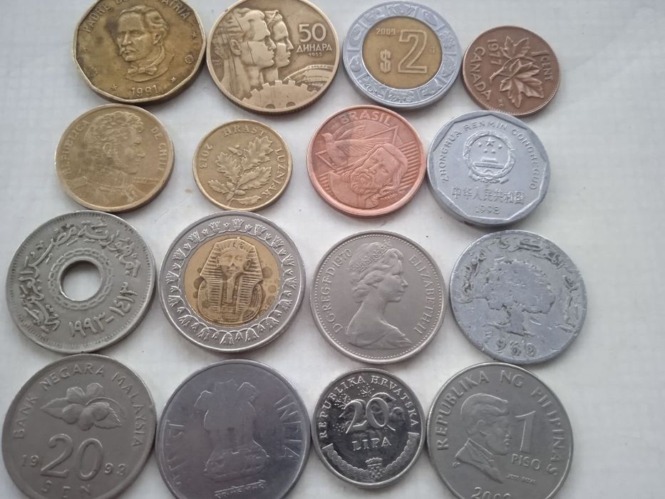 Коллекция монет со всего мира 100 шт