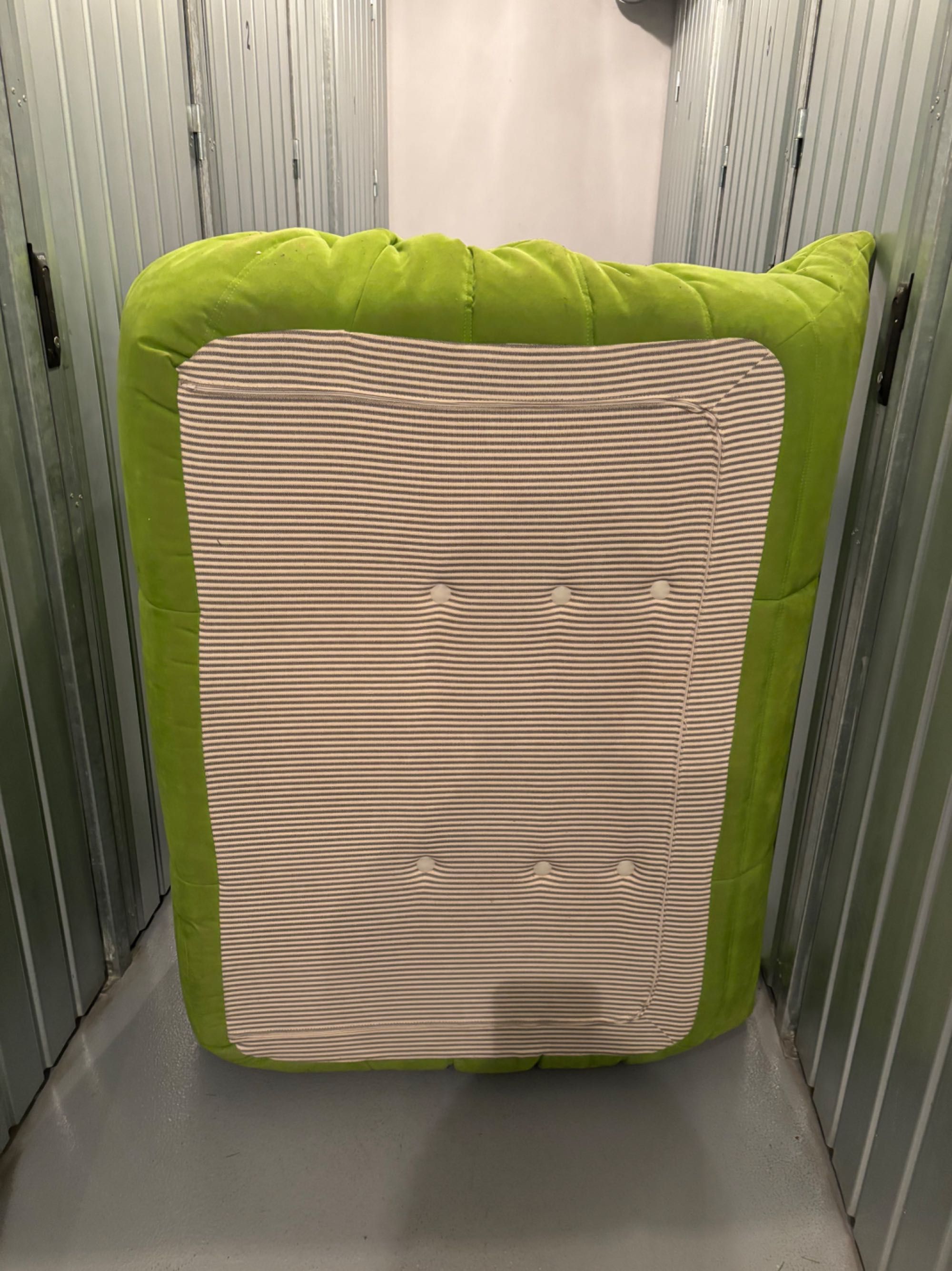 Zielona sofa Ligne Roset togo