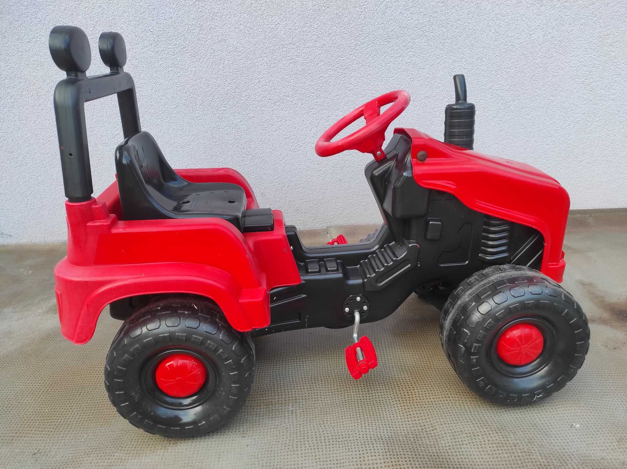 Traktor na pedały . Jeździk ciągnik rowerek