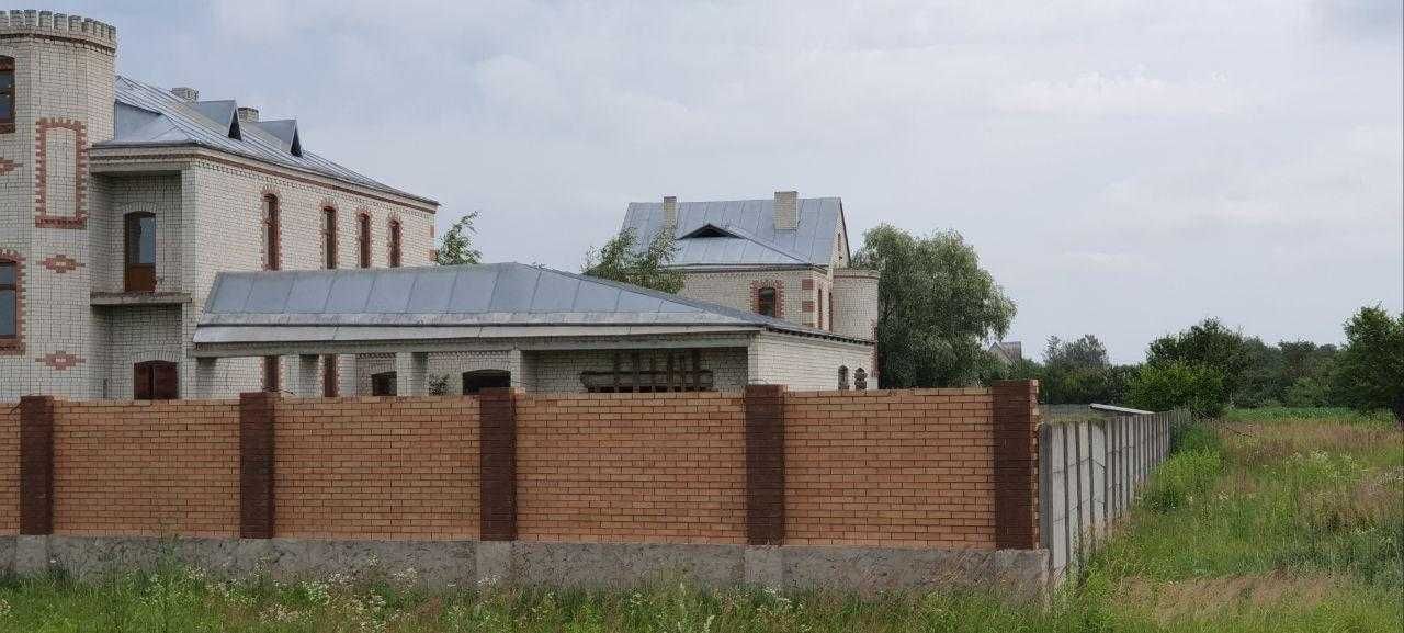 Продаж будинку. Броварський район. Площа - 465 м.Ділянка 21 сотка.