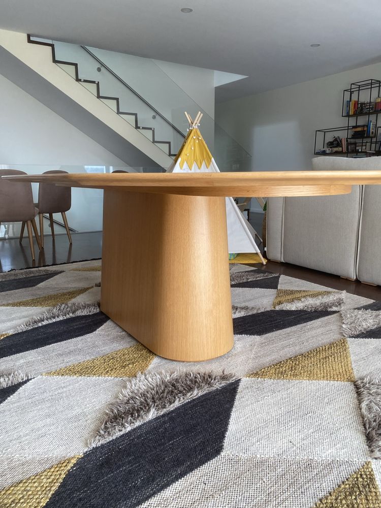 Mesa de Jantar Oval