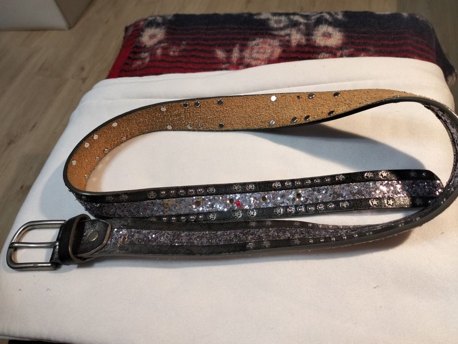 Pasek do spodni czarny z ćwiekami.