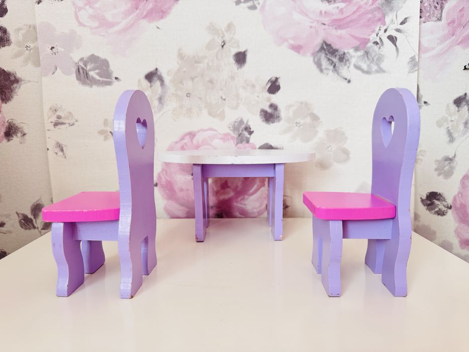 Drewniane meble do domku dla lalki, krzesło stolik