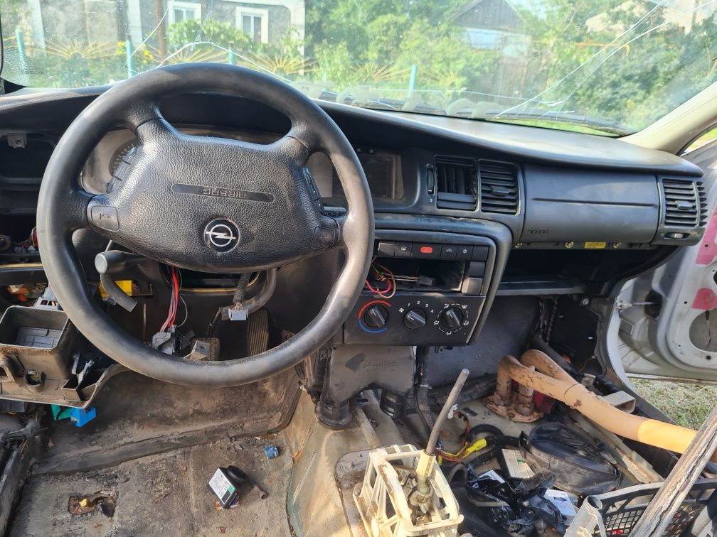 Opel Vectra B  Розбор 1.6