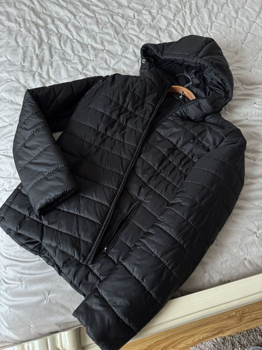 Куртка чорного кольору