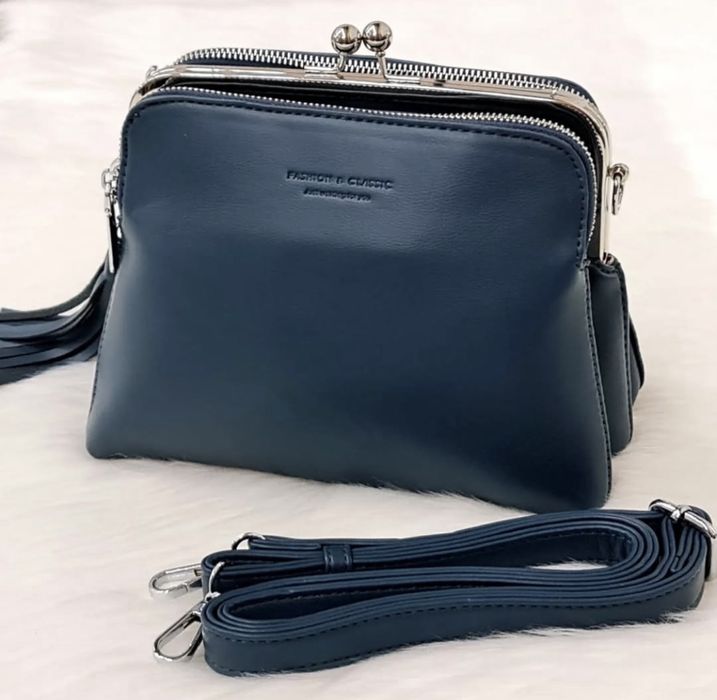 Продаю нову красиву сумочку з фурнітурою.