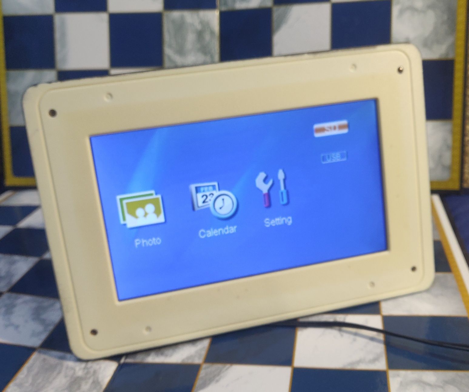 Цифровая фоторамка COBY DP732