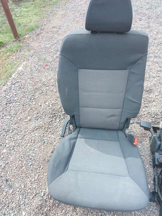Продам задній ряд сидінь на Opel signym
