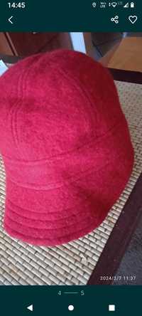 Śliczna czerwona czapka z daszkiem ,gratis szal