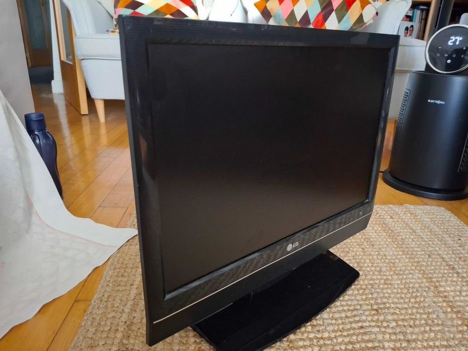 TV / Monitor LCD LG (modelo 19LS4R)