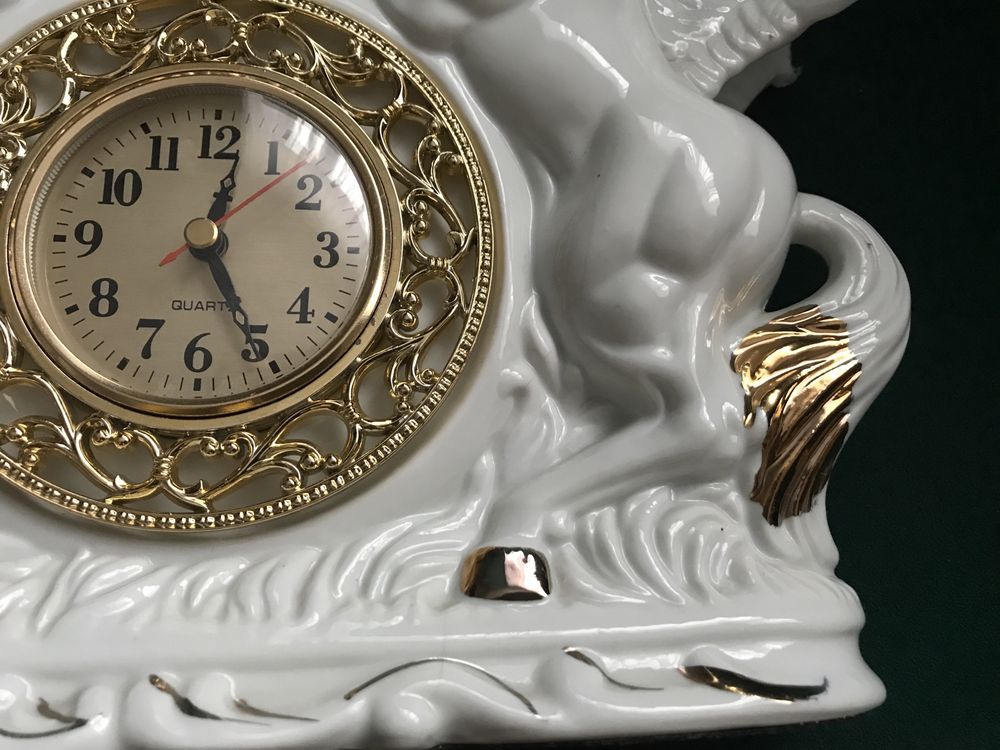 Bialy zegar jednorozce konie porcelana vintage