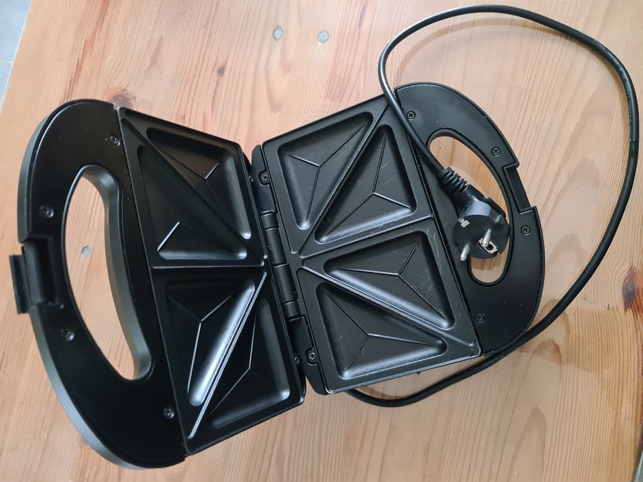 Бутербродниця (сендвічниця)  MAGIO MG-360N