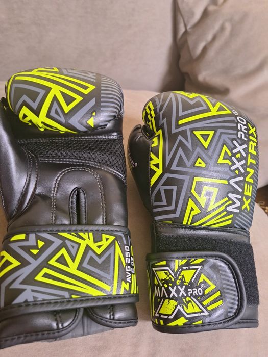 Рукавички та шолом для боксу для дитини