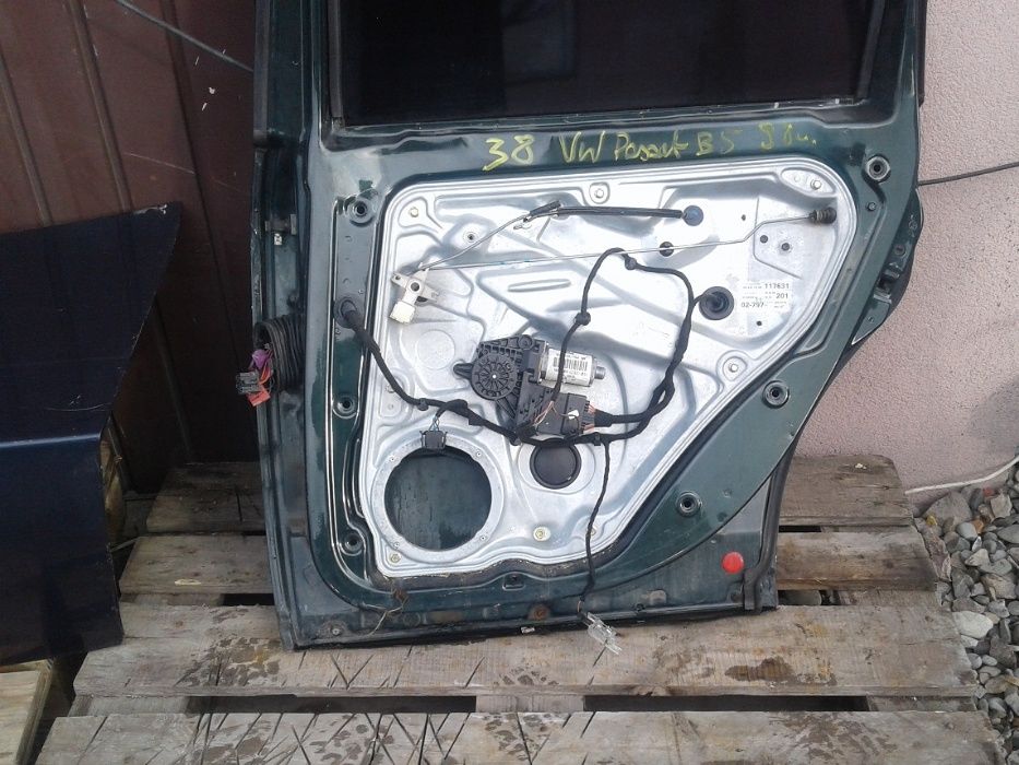Drzwi Prawy Tył VW Passat B5 Kombi LC6N Szyba Klamka Listwa Zamek 3B0